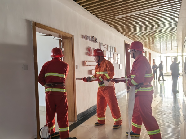 以练筑防 护航校园 ——安全保...